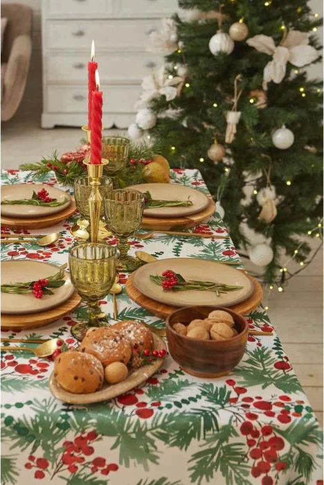 Скатерть Доляна «Новый год: Сhristmas berries» 145*300 +/- 2 см, 100% п/э