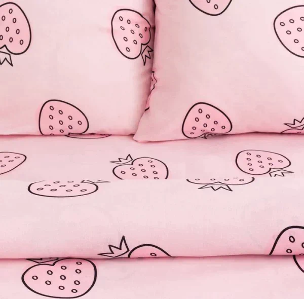 Постельное бельё «Этель» 1.5 сп Pink strawberry 143*215 см, 150*214 см, 70*70 см - 2 шт