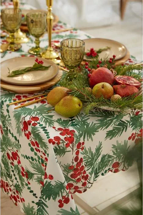 Скатерть Доляна «Новый год: Сhristmas berries» 145*260 +/- 2 см, 100% п/э