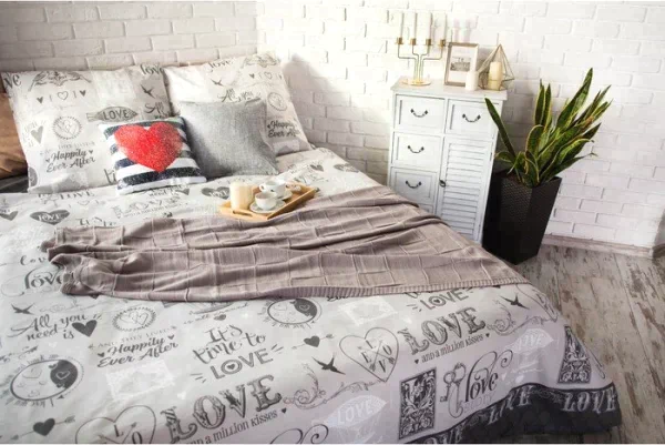 Постельное бельё "Этель" 1.5 сп Love 143*215 см, 150*214 см, 70*70 см -2 шт