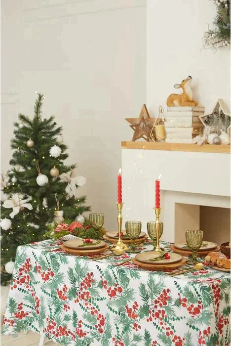 Скатерть Доляна «Новый год: Сhristmas berries» 110*145 +/- 2 см, 100% п/э