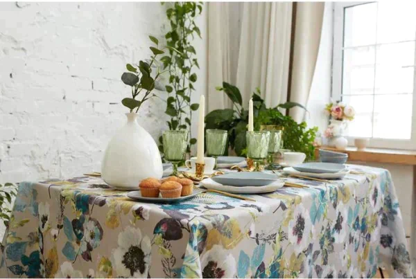 Скатерть Доляна Bloom 150*220 +/- 2 см, 100% п/э